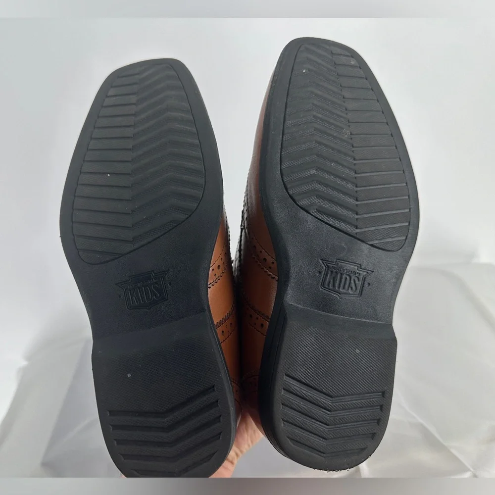 Florsheim Reveal Wingtip boys dress shoes